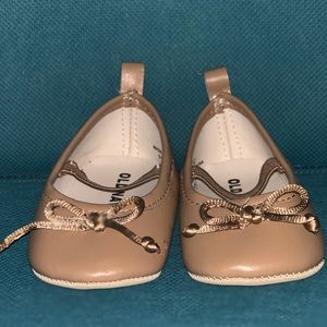 Old Navy tan Mary Janes💕